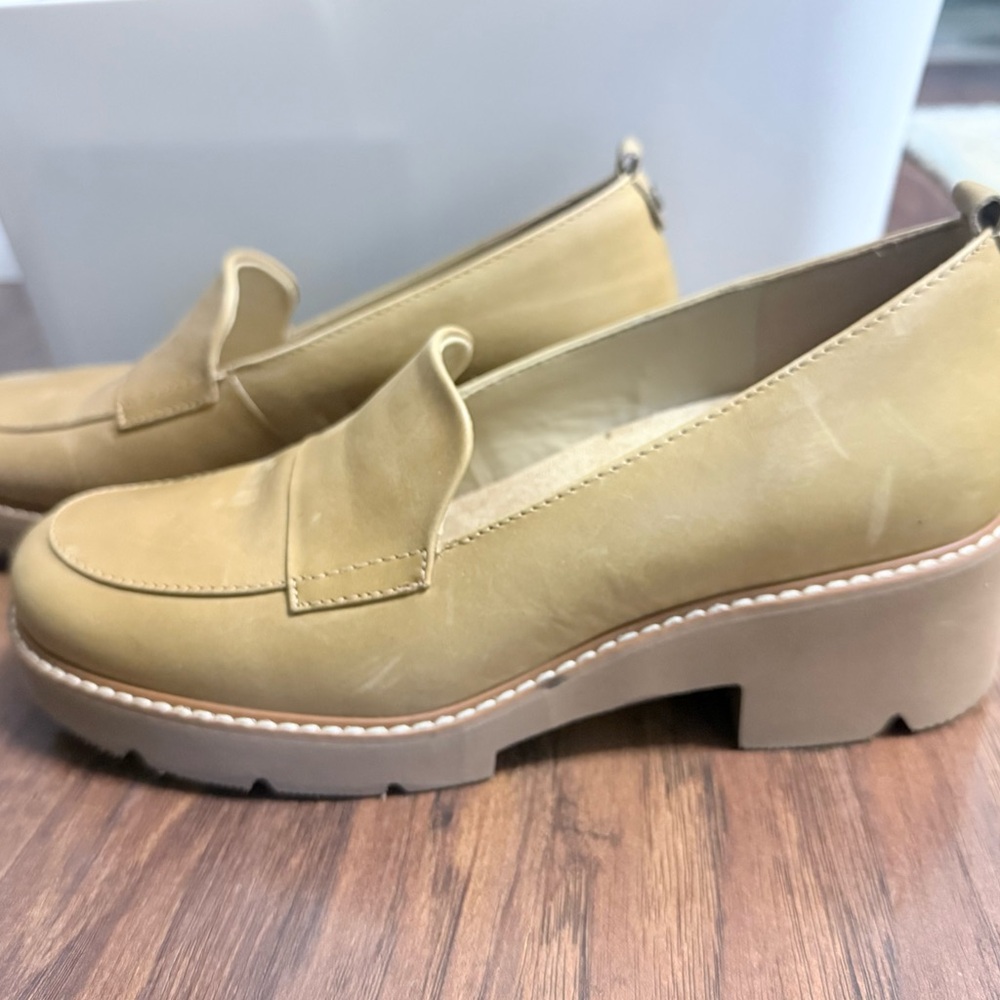 Naturalizer Women's Light Brown Chunky Loafers